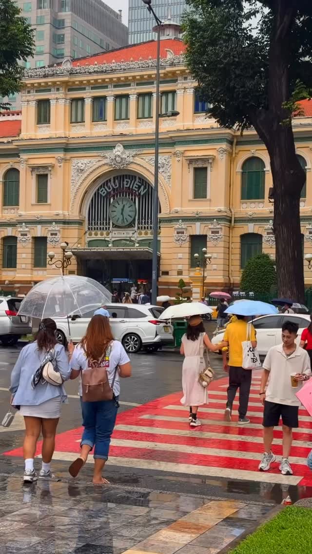 HeatOfYourLove's tweet photo. This is what Saigon feels like. At first, Ho Chi Minh City seems chaotic. Then the rhythm clicks: endless motorbikes, flowing streets, and energy everywhere. https://t.co/189VQzqYhB
