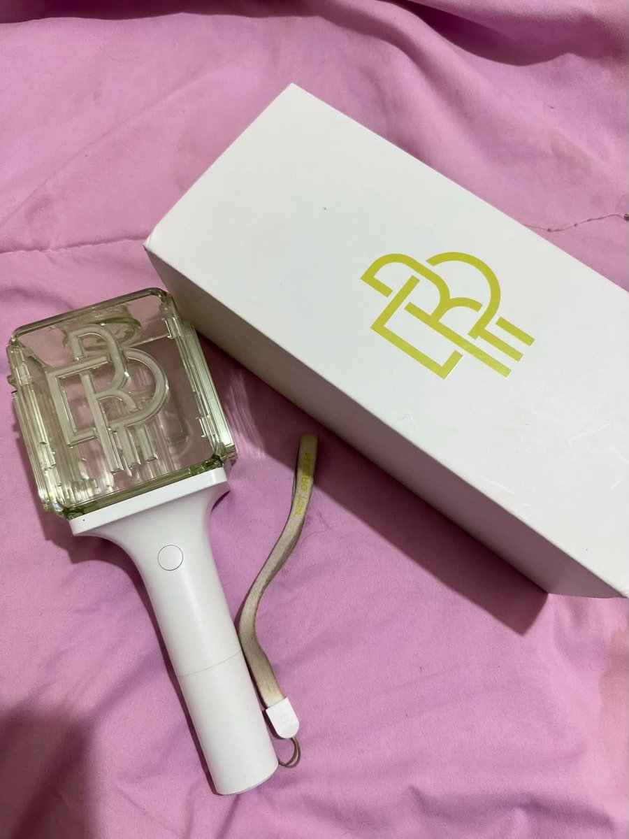 olcyvx's tweet photo. wts preloved ls nct dream
 ls nct dream ver2 430k (ada noda strap)
video condi detail nya dm yaa

 splitpay co shopee
wts wtb wtt wta lightstick Is nct nctdream nct https://t.co/HBoHWfC9Iv