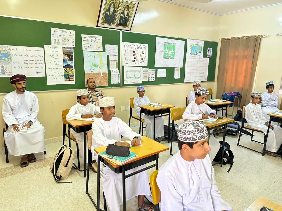 eduGovmct1605's tweet photo. نفّذ معلمو اللغة العربية برنامج الزيارات التبادلية بإشراف المعلم الأول الأستاذ عبدالله المشرفي بهدف تبادل الخبرات التعليمية وتعزيز الإنماء المهني

 وتضمّن البرنامج تقديم حصص نموذجية وتطبيق استراتيجيات تدريس متنوعة بما يُسهم في تطوير الأداء التدريسي، والارتقاء بالممارسات التعليمية https://t.co/z8nm4hPP8l