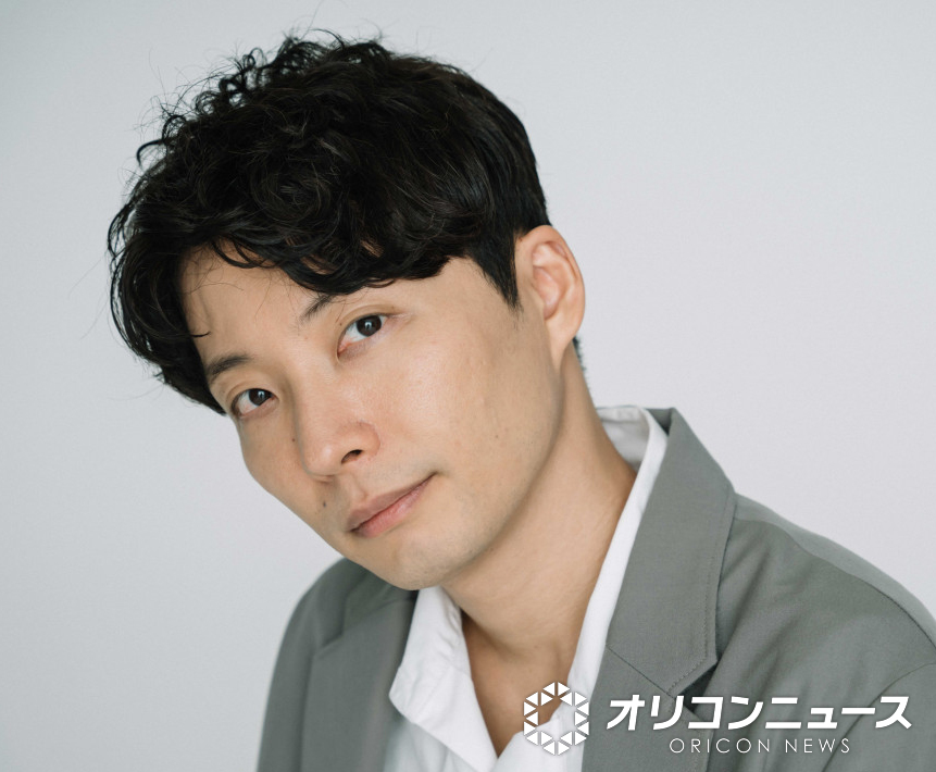 oricon's tweet photo. 新垣結衣、第一子出産を報告💐
夫・星野源と連名で報告
https://t.co/jXMc1yhbId
⠀
38歳・沖縄県出身、愛称は「ガッキー」。『nicola』モデルを経て女優業を開始し、『ドラゴン桜』『マイ☆ボス マイ☆ヒーロー』映画『恋空』『コード・ブルー』 『リーガル・ハイ』『逃げるは恥だが役に立つ』など多くの作品に出演。21年5月、歌手の星野源と結婚した。