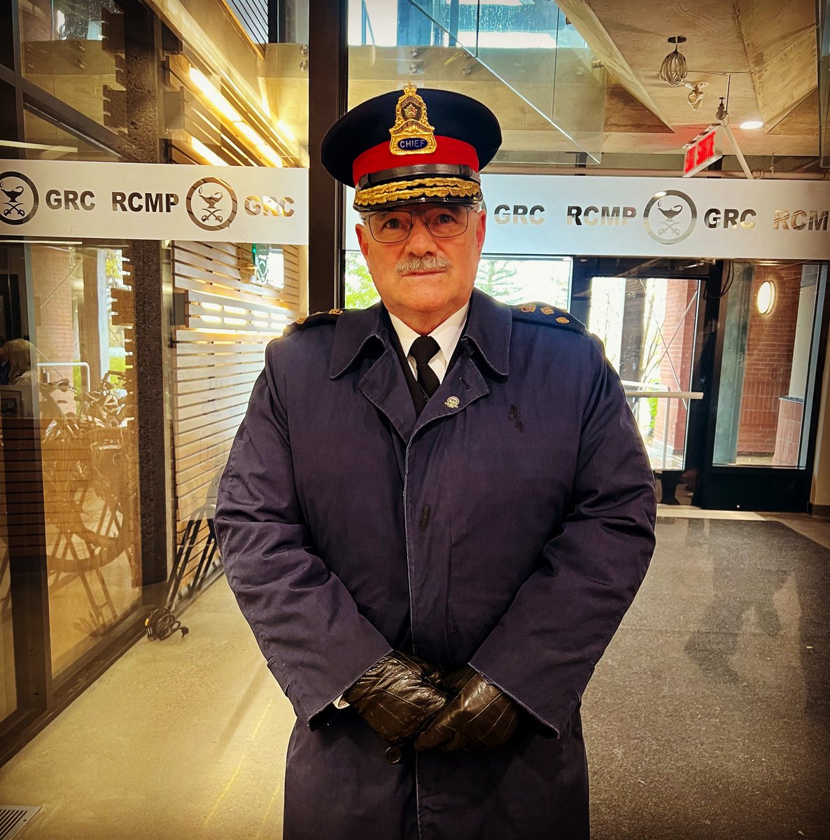 CTM_magazine's tweet photo. Supper with AngieBaby tonight at RCMP Depot Division BBQ 🍖 the brisket was awesome 😎 the people here so Great 😀 Awesome Thanksgiving Supper with real heroes #Thanksgiving #supper #RCMP #rcmpdepot #AngieBabyGirl #DavidMacKenzie #bbq #brisket @Thanksgiving @BBQ @Depot https://t.co/goqzxihN6Q