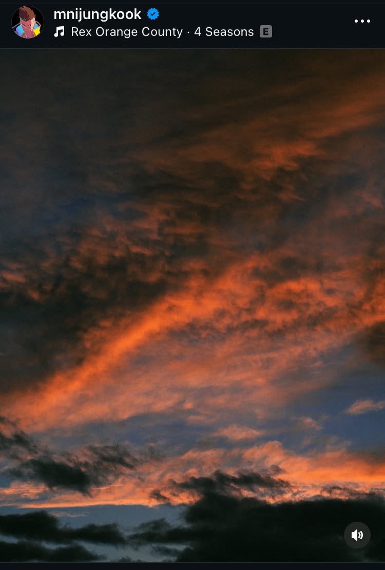 jkoofecito's tweet photo. jungkook subió su primer post en chile publicó fotitos del atardecer, sabía que iba a amar los atardeceres de aquí 🌅💗 bienvenido a chile! https://t.co/9qyCFx1Geg
