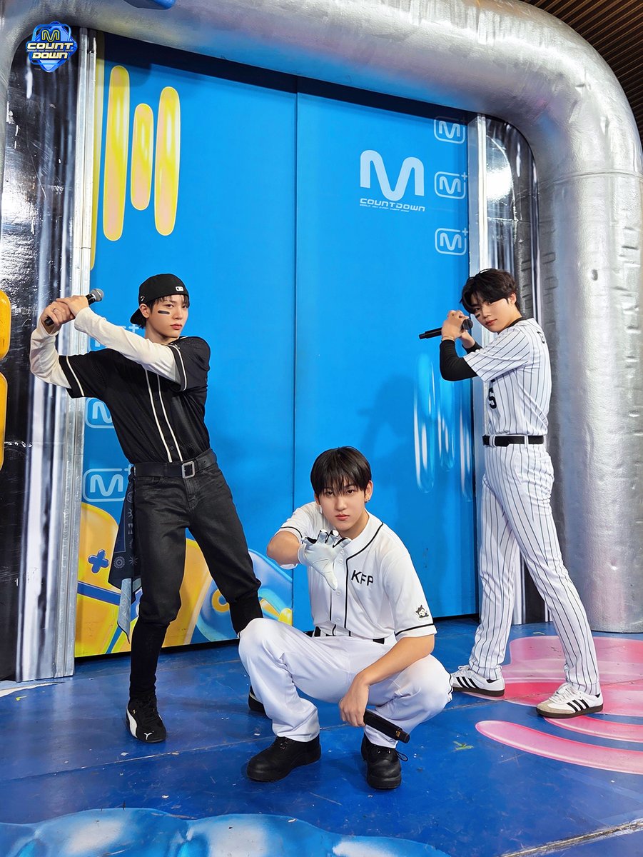 MnetMcountdown's tweet photo. #MCOUNTDOWN #엠카운트다운
#소정환 #TREASURE #박건욱 #ZEROBASEONE #계훈 #KickFlip https://t.co/V94gdWDB7b