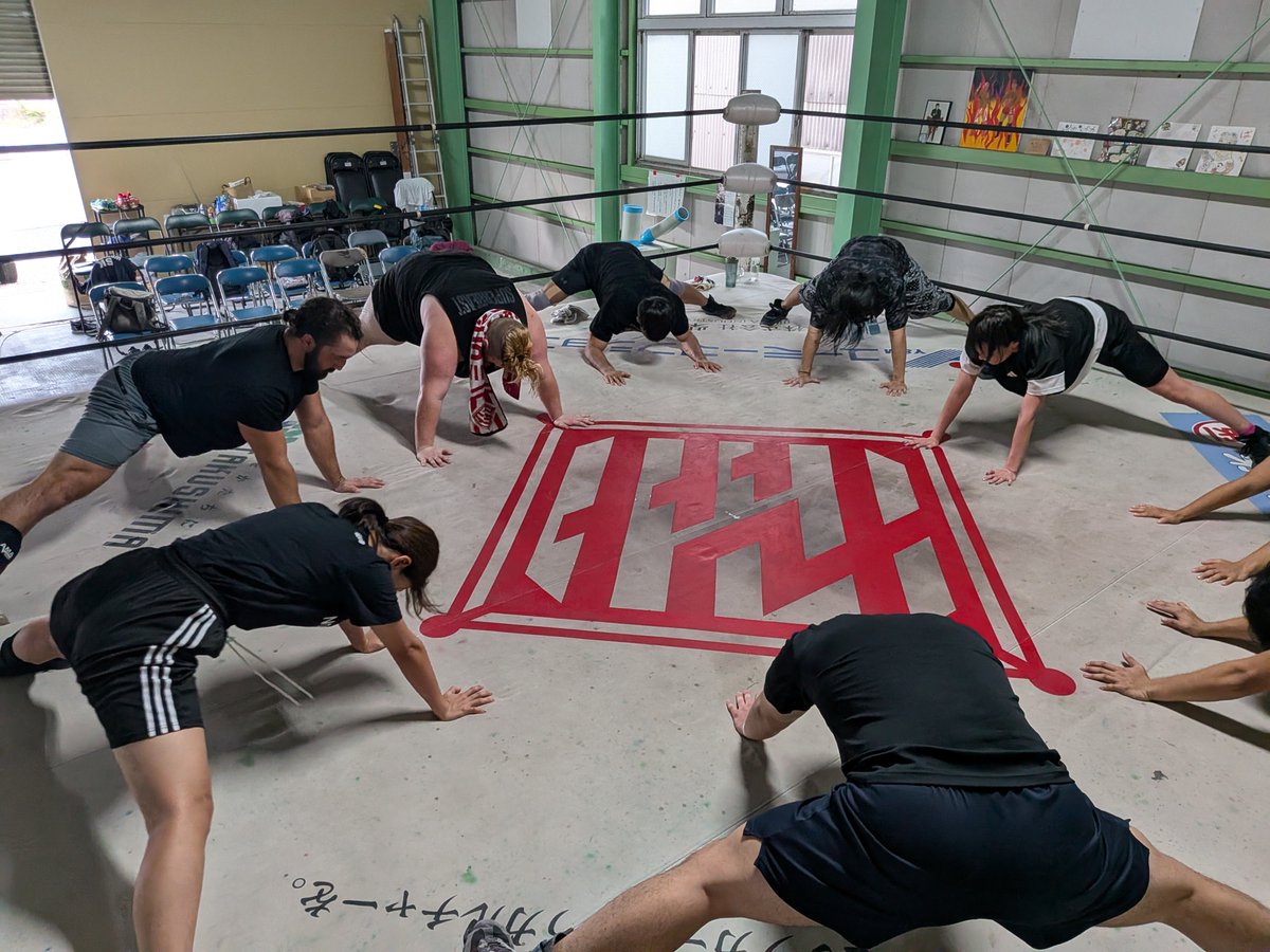 TajiriBuzzsaw's tweet photo. 九州プロレス、本日の稽古参加者10名。昨日のU-15も合わせると、総勢約30名の大所帯だ。さあ、ここから。

#九州プロレス
#qpro https://t.co/jq9x1X3DWS