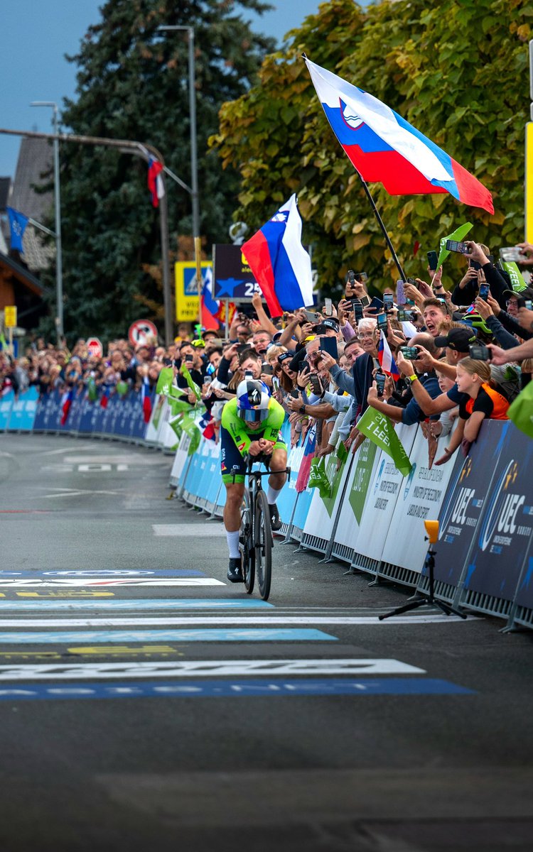 LuisFG_tri's tweet photo. Hero @rogla https://t.co/40PoTMGhAu