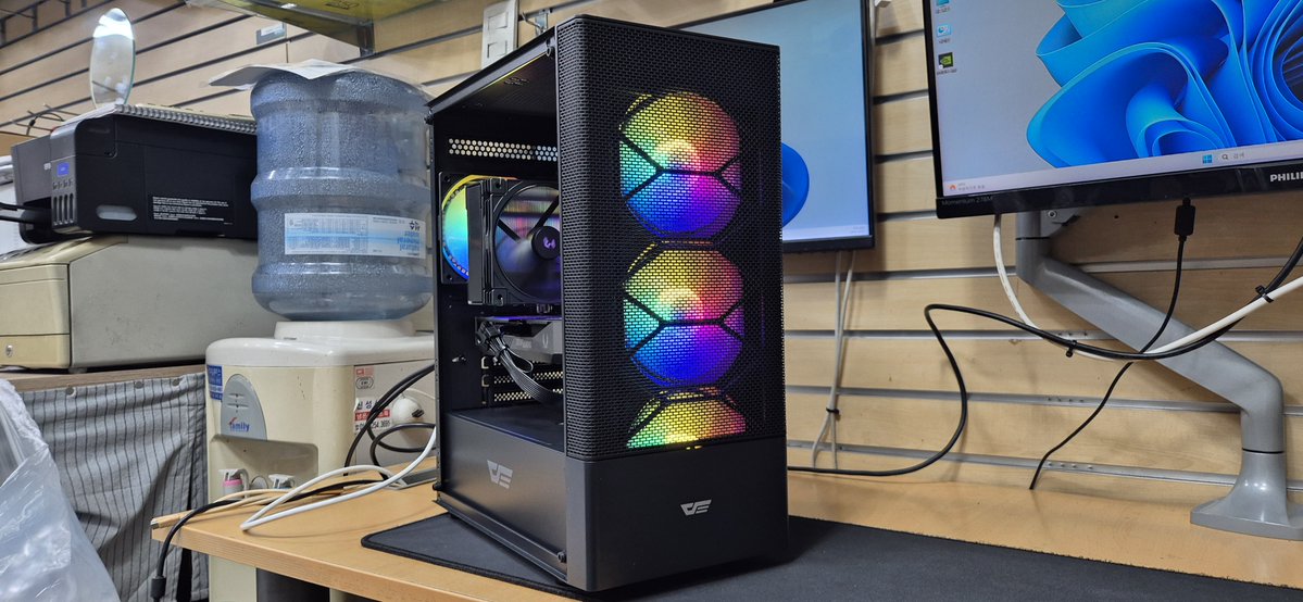 dohwicom's tweet photo. 인텔 i5-14400F+RTX 5060Ti 8GB로 구성된 180만원대 게임용 PC 출고 사진입니다

※조립비 별도※

스팀 게임용 (엘든링, 림월드 등)과 같은 게임 플레이 용도로 작업 요청하셨습니다

카카오톡 오픈채팅: https://t.co/ZLbG4l3lH1
디스코드: dohwicom https://t.co/Q0dQZ57Oba