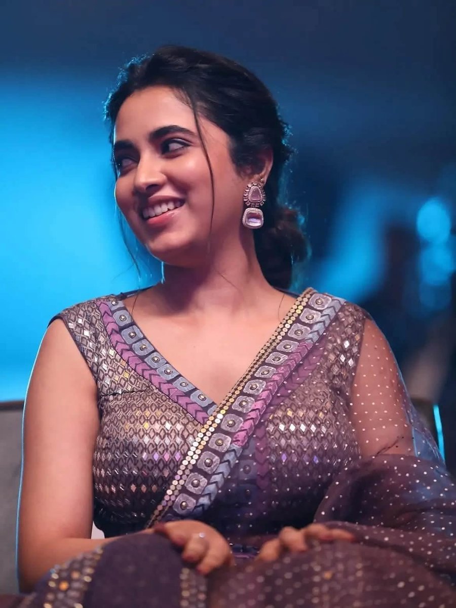 Chennaipatrika's tweet photo. #PriyankaMohan #bollywood #celebrity #viralpost #Kollywood #tollywood #bollywoodstyle #bollywoodbeauty #bollywoodqueen #sandalwood #chennaipatrika #entertaiment #CuteAndClassy #BollywoodStyle #FashionIcon #CelebrityStyle
@teluguactress https://t.co/UrnLPhxz0j