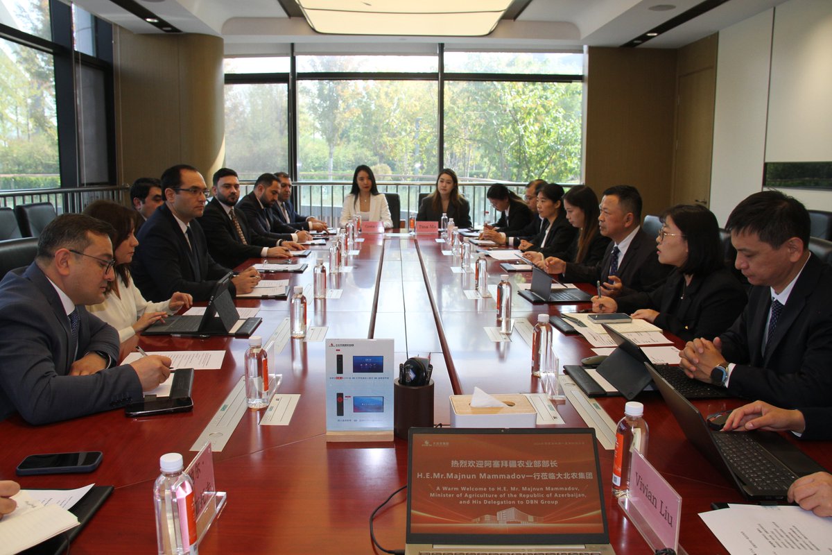MajnunMammadov's tweet photo. During my official visit to #China, we met with representatives of Beijing Dabeinong Technology Group Co., Ltd. (#DBN), a company specializing in #high-tech solutions and innovations in the agricultural sector. The meeting focused on the prospects of establishing and developing #scientific and #technological cooperation between DBN and the Agrarian Research and Development Center of the Ministry of Agriculture of the Republic of Azerbaijan. We also explored opportunities for conducting joint scientific research in areas such as animal health, vaccine development and application, arid-land farming, the implementation of modern agricultural technologies, and other strategic aspects of agriculture.