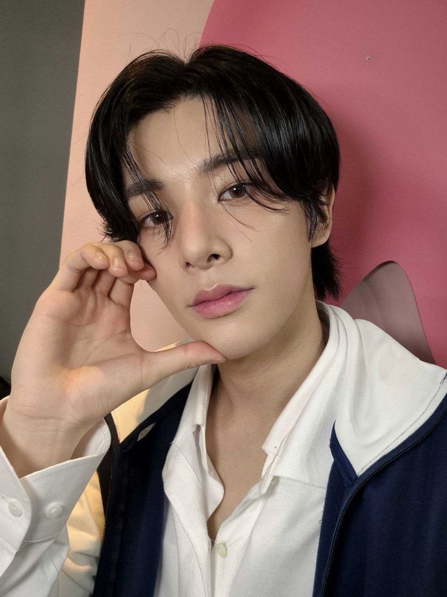 noctisvoidy's tweet photo. Hoy my special little #𝑓ɑ𝕚ryꕀ𝕝iliǝ𝕥te sacó su nueva canción, así que obvio como buen mejor amigo, lo único que hice en todo el día fue escuchar #u͞nderwɑ𝕥erʼྀིᰍm𝕧 sin parar y a todo volumen 🤍

𝑐𝑢𝑝𝑖𝑑'𝑠 𝐛𝐨𝐲, 🪽#moonpie https://t.co/jOlDJOEkTp