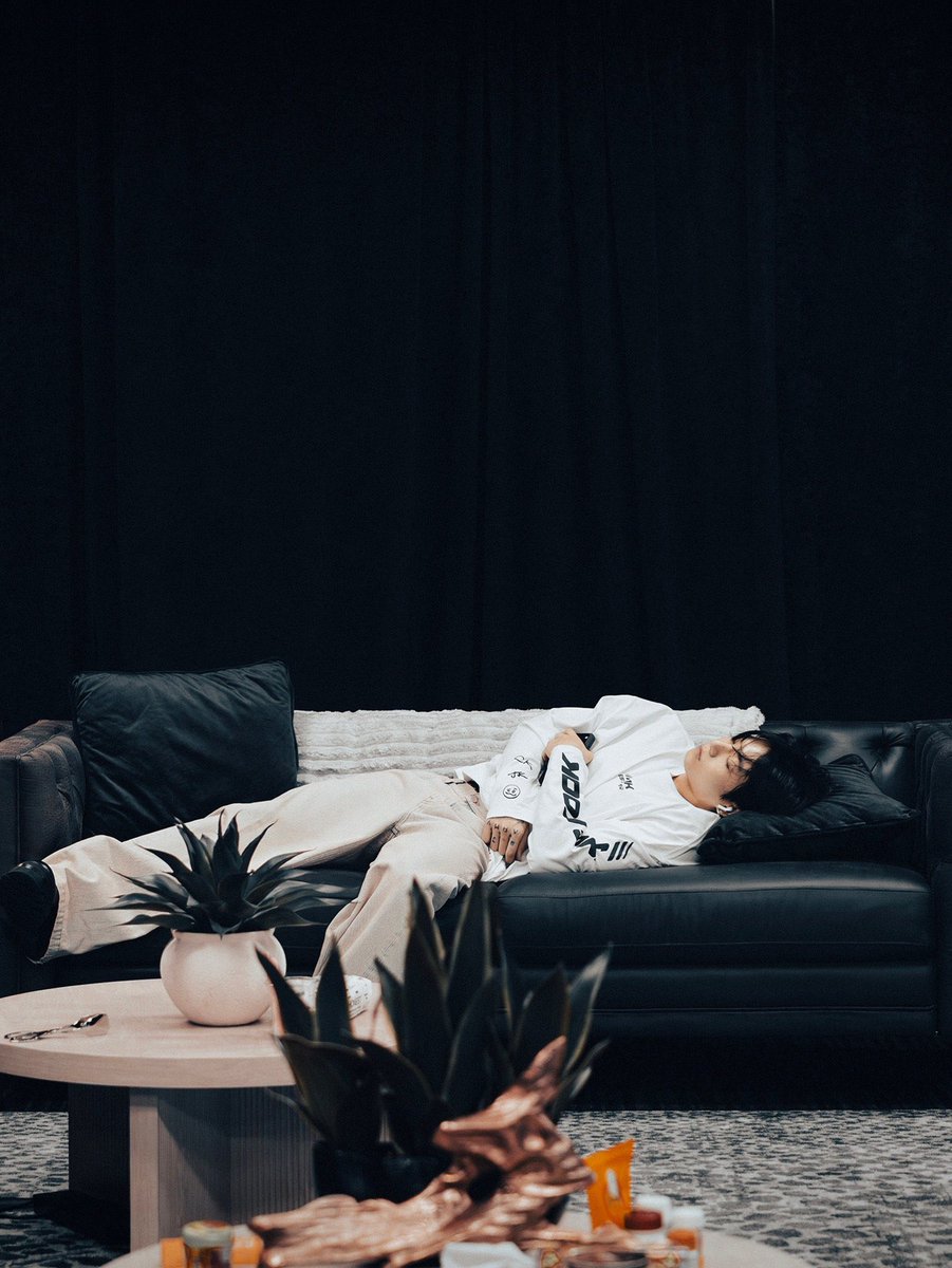 JeonJungkook_BR's tweet photo. [3/5] 📸 https://t.co/Vgjf6YLDjv