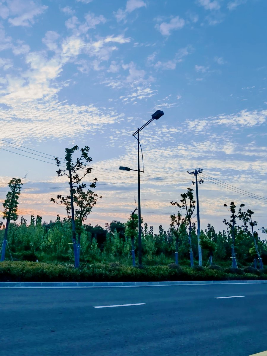 CallieTrueiv's tweet photo. 寒さで体も心も萎えそう…だけど、前だけは向いて進む馁の気持ち、君の笑顔が镣える道、一緒に歩こう。 https://t.co/R4wvwmRfYt