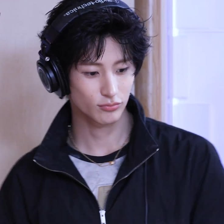 wontonaegi's tweet photo. 🎧 https://t.co/aUkSCqt5Dt