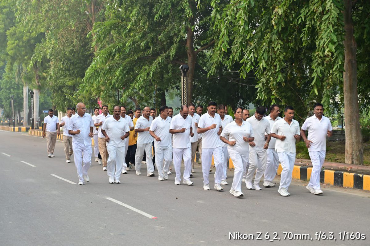CRPF_GCPRYJ's tweet photo. Group Centre, CRPF, Prayagraj is organizing daily running and various physical activities under the Fit India Freedom Run 7.0–2026. Its objective is to promote fitness, health, and an active lifestyle among personnel.
#fitIndia https://t.co/y40U03H6fM