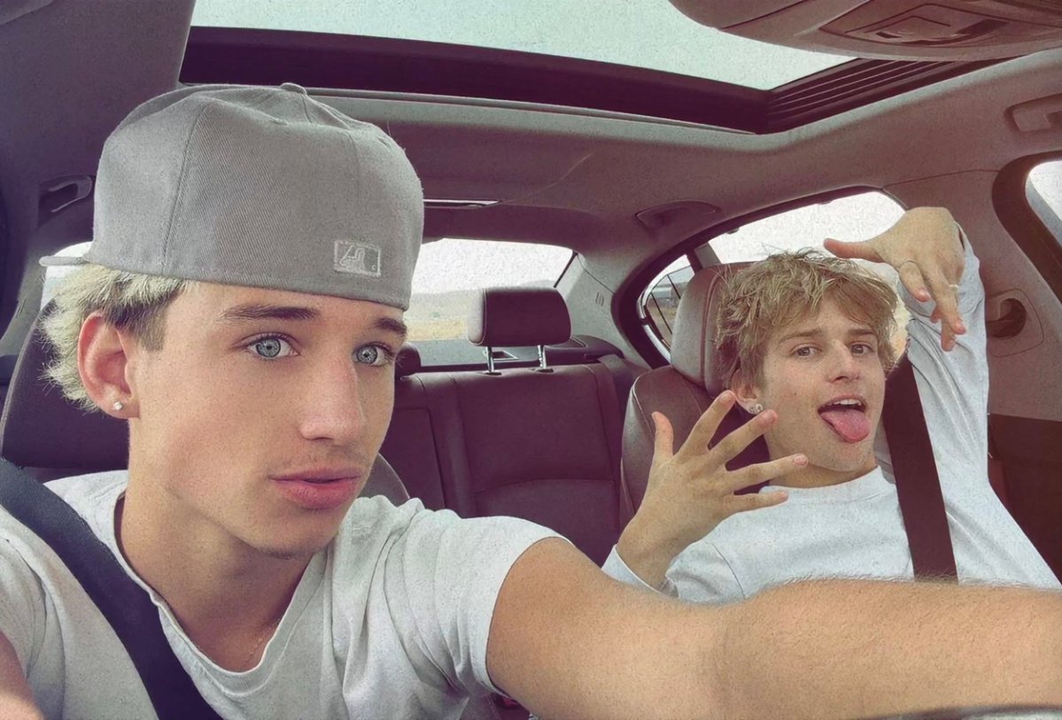 hmcaiden's tweet photo. can't believe me and bro dropped the link at the same time 🙈 ⬇️ https://t.co/pOxZraPoKN