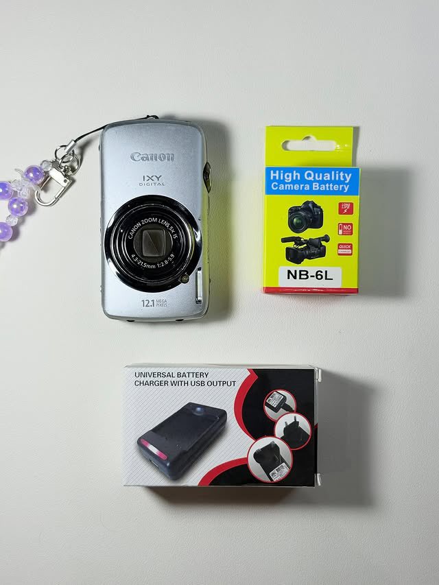 chubby_digicam's tweet photo. 📸 อุปกรณ์ที่ได้รับ ; ตัวกล้อง + แบตเบิหใหม่ + ที่ชาร์จ LCD + สายคล้อง
📝เมนูภาษาอังกฤษ / ญี่ปุ่น https://t.co/sURaLAiWe3