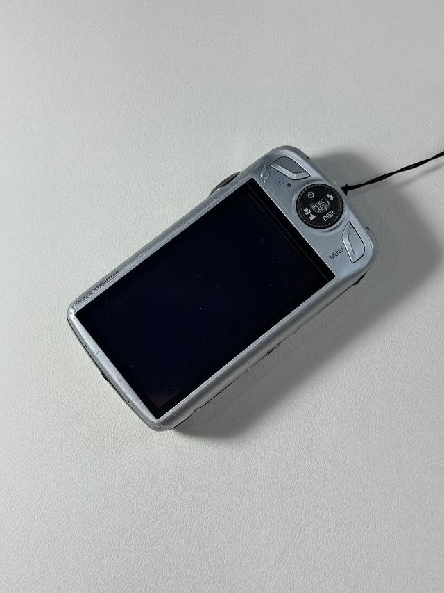 chubby_digicam's tweet photo. 📸 อุปกรณ์ที่ได้รับ ; ตัวกล้อง + แบตเบิหใหม่ + ที่ชาร์จ LCD + สายคล้อง
📝เมนูภาษาอังกฤษ / ญี่ปุ่น https://t.co/sURaLAiWe3