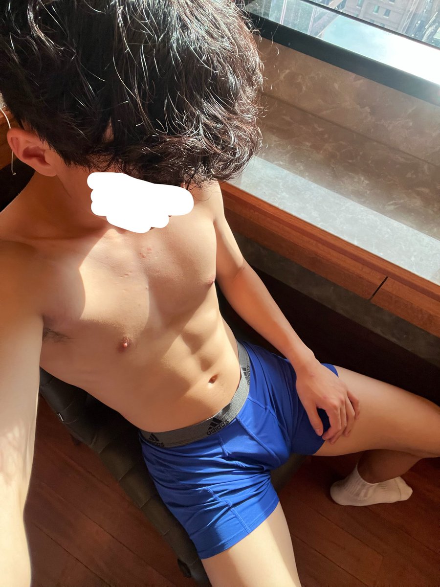 Eliomim's tweet photo. 反應不錯再發脫掉內褲的😼 https://t.co/q3mSp8YQqw