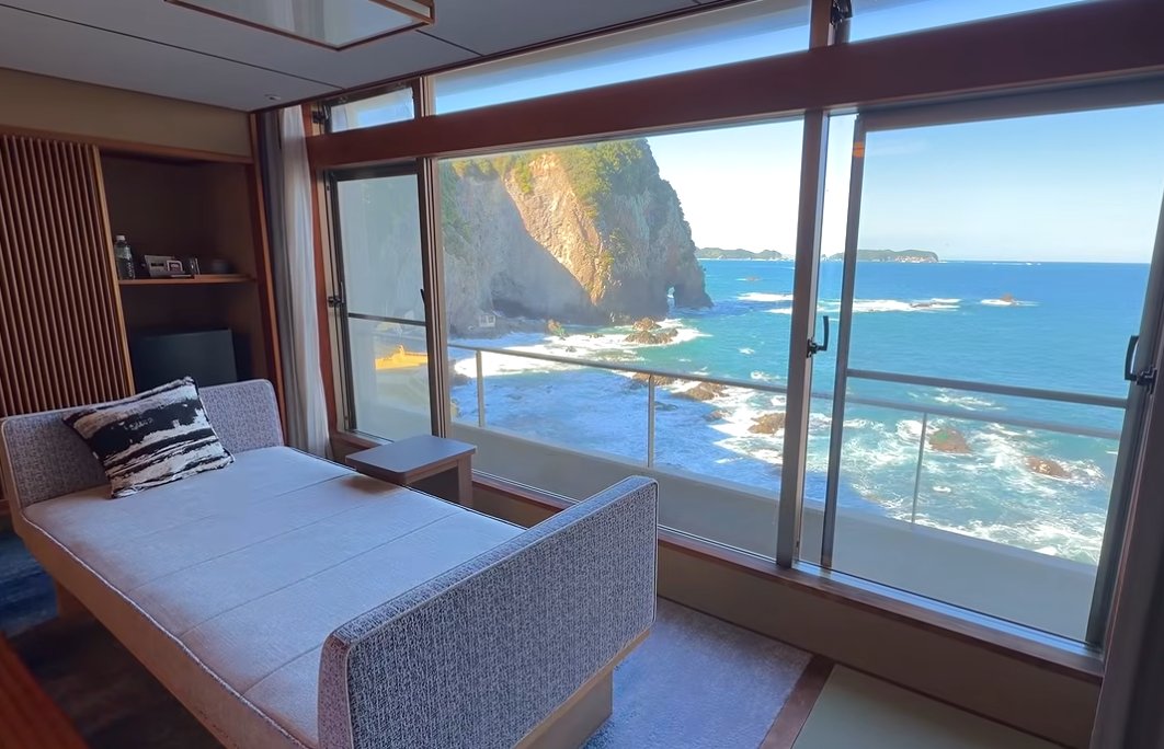 livedoornews's tweet photo. 【洞窟温泉】和歌山・ホテル浦島 亀の形の船で行く洞窟ホテルに泊まってみた
https://t.co/2ijlf8MBIF

YouTubeチャンネル「ITSUKA JAPAN」が「ホテル浦島」をレポート。洞窟温泉「忘帰洞」は海を間近に感じられ、夕食にはマグロ解体ショーも。蛇口からみかんジュースが出るバーもあるそうです。 https://t.co/1pEsrAsRTd