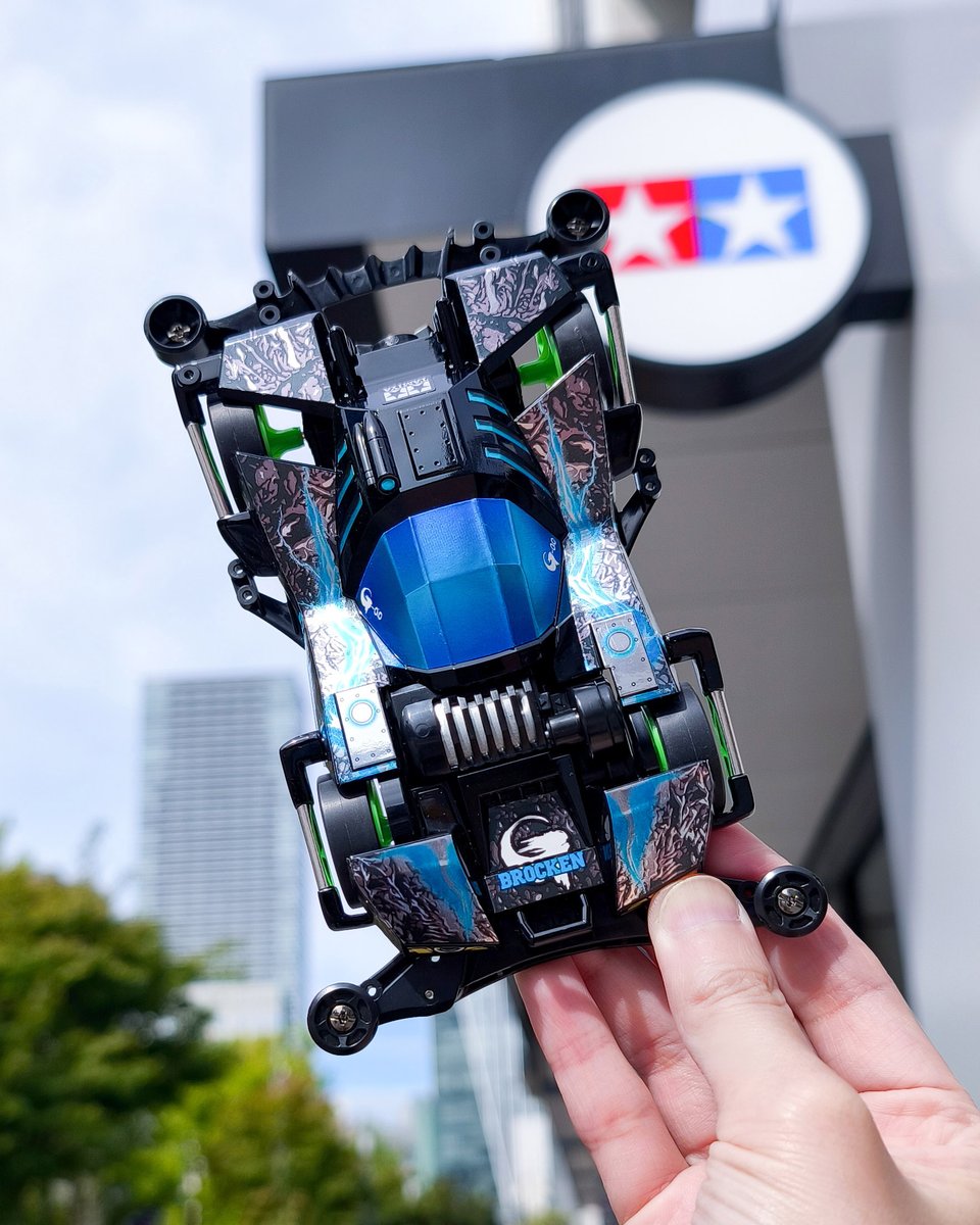 mini4wd's tweet photo. 連休明け、今週も元気に張り切っていきましょう！

写真は、11月7日(土)ごろ発売予定の #ミニ四駆 新製品『ブロッケンギガント ゴジラ-0.0バージョン』です。

ゴジラの重量感や、放射熱線を思わせるデザインにもご注目ください🏁

#ゴジラマイナスゼロ https://t.co/zQNkt86ldm