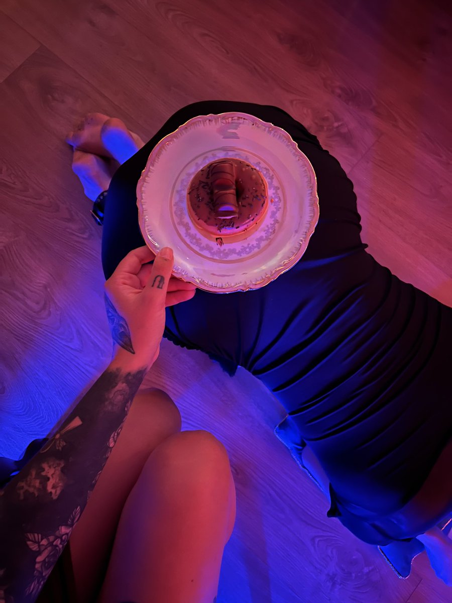 Isis_Nefermaat's tweet photo. Ton rôle ? 
Me servir, penser à mon bonheur avant le tiens, mais mon bonheur est-il aussi le tiens ? Assurément 😈 
Ta déesse a besoin de cartes cadeaux Amazon ! Entre 20 et 100€ 🔥 🎁 m’écrire le code en mp 
Au boulot ! https://t.co/sewLZqlQNV