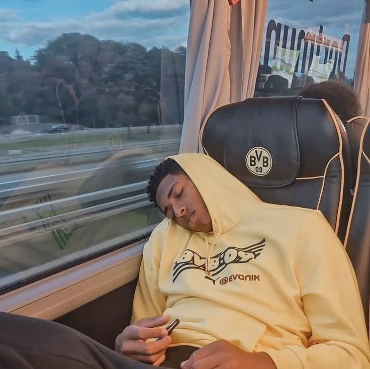 addictionjude's tweet photo. sleeping beauty 😻💤 https://t.co/fV24ga96OT