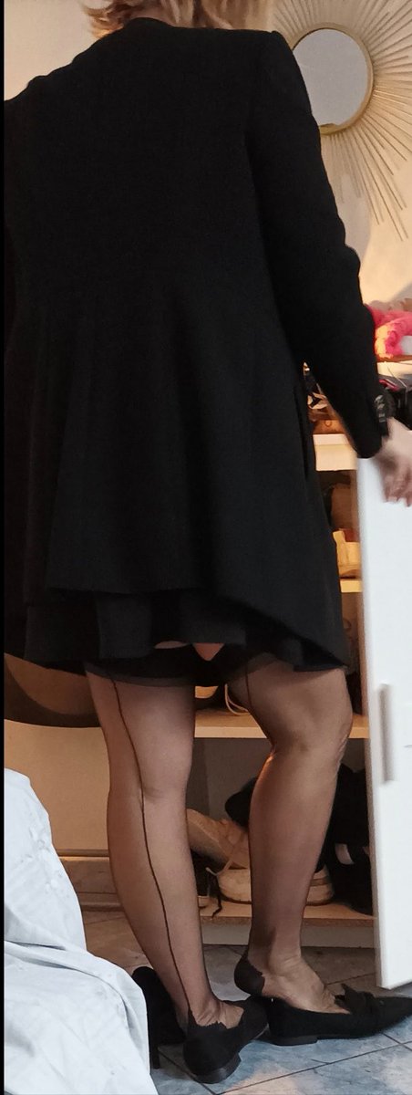 Couplelove75's tweet photo. Bonjour mes admirateurs! Je suis une femme bcbg naturelle qui aime être désirée et sollicitée par les hommes qui m'entourent ou me croisent. Je suis vêtue de lingeries fines tous les jours, de tenues chic et discrètes ! https://t.co/M4s3YCo2xn