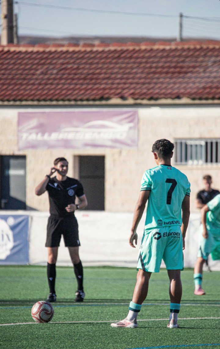 peruanos_mundo's tweet photo. ▪️Aitor Aranguren(2006) fue titular en la victoria de Deportivo Alavés ante SD Erandio (0-2) por la fecha 6 de la Tercera Federación. https://t.co/w7Sp4MHEa3