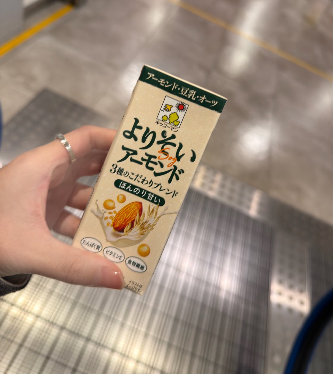 __tktxtgm's tweet photo. めちゃくちゃ展開されててすご〜！！！

ほんのり甘いの初めて見た！うま！
とても飲みやすい！🥹🫶🏻

#よりそいアーモンド https://t.co/L5yt0u77Kn