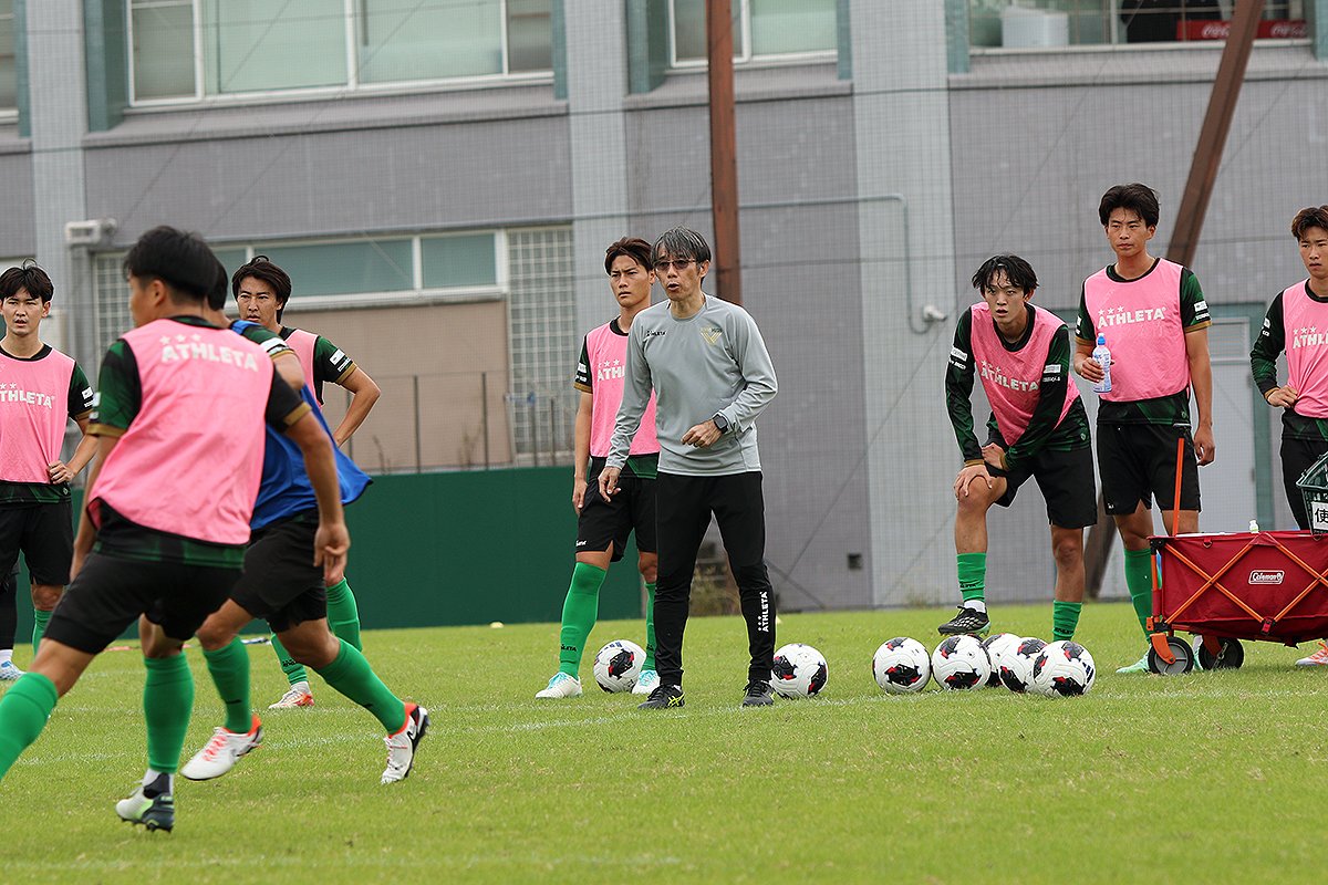 ardbeg27's tweet photo. ⚽️トレーニング取材📸

#東京ヴェルディ の公開トレーニング1⃣(10/13)

相馬新体制で初の公開トレーニング。今季初のダービーへ始動。体制変更でこれまでと異なるメニューに、選手たちも気持ち新たに取り組んでいます🏃‍♂️

#verdy https://t.co/7TJ9gEKNgb