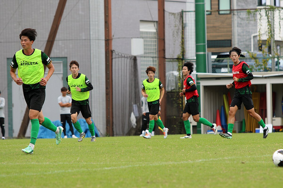 ardbeg27's tweet photo. ⚽️トレーニング取材📸

#東京ヴェルディ の公開トレーニング1⃣(10/13)

相馬新体制で初の公開トレーニング。今季初のダービーへ始動。体制変更でこれまでと異なるメニューに、選手たちも気持ち新たに取り組んでいます🏃‍♂️

#verdy https://t.co/7TJ9gEKNgb