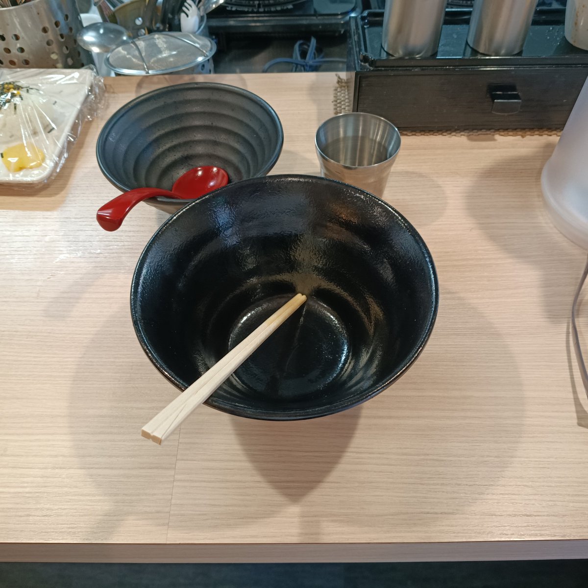 LivingHomes4's tweet photo. 今日の昼ご飯

某立喰うどんそばの店@城北公園通
大阪市旭区赤川2-2
かけそば＆昭和のミニカレーセット490円也

懐かしポークカレーと自家製麺の蕎麦
立ち食いにしても恐ろしいくらい安い

ご馳走様でしたm(. . )m

#フードロス削減 #立ち食いそば #カレーライス https://t.co/wmSTmXMlvW