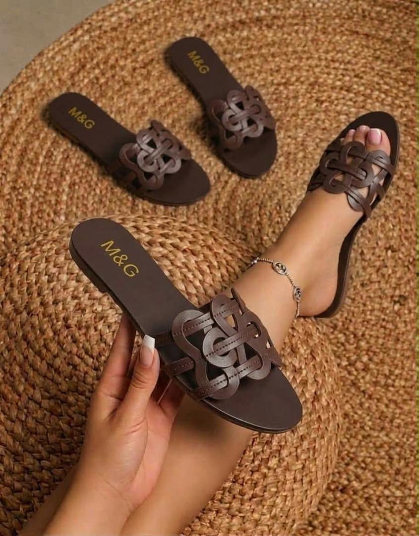 A_Bukolaa's tweet photo. M&amp;G slippers 
37 to 42
Black,  brown, white, and coffee 

🏷️ 27,000 https://t.co/WeYecVseZS
