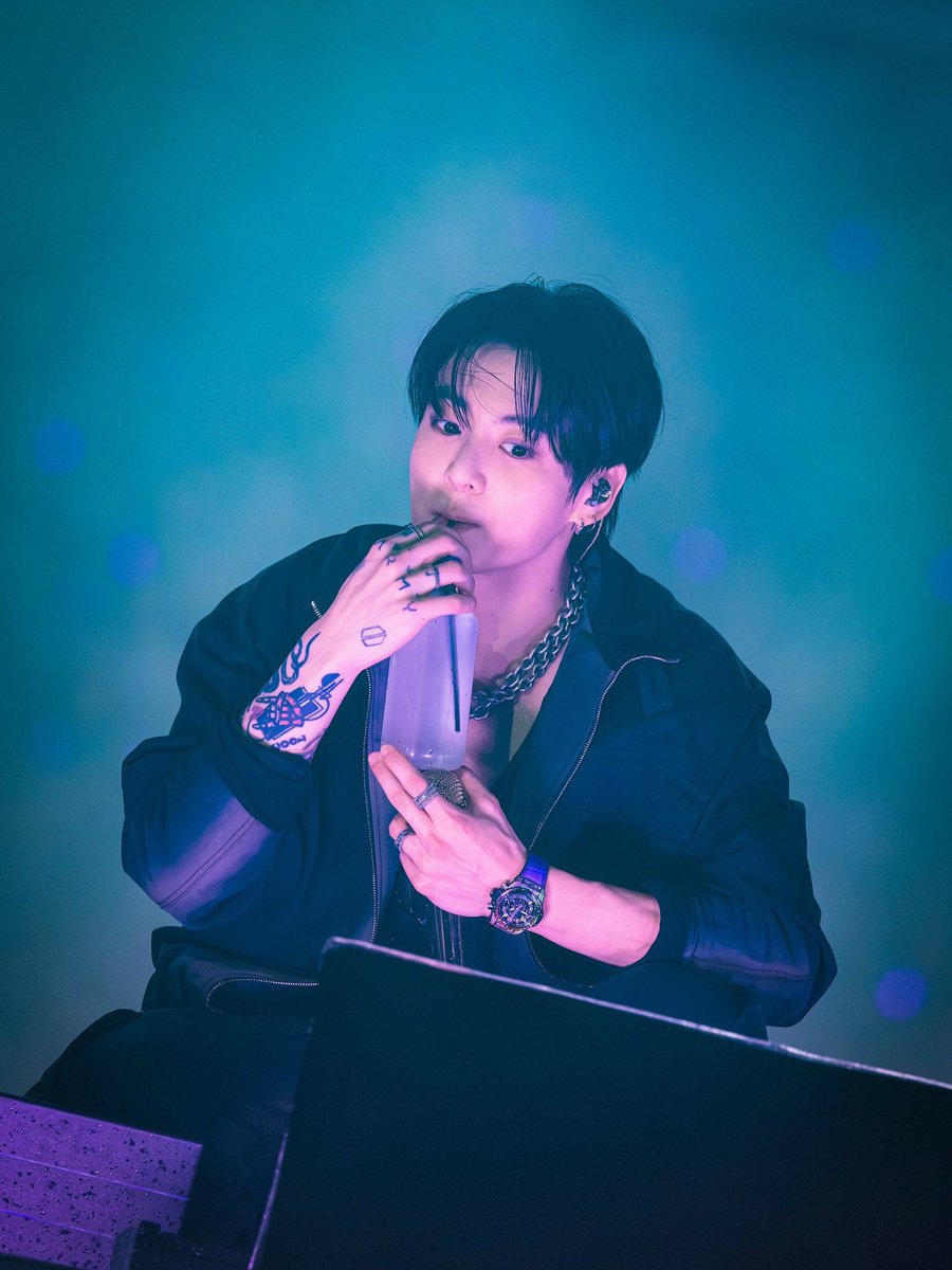 _BTSMoments's tweet photo. [📸 Instagram Post — #Jungkook] (4/5)

🐰 New York, Boston

(https://t.co/7uYOjDUy9Y) https://t.co/QYhzAimcHu