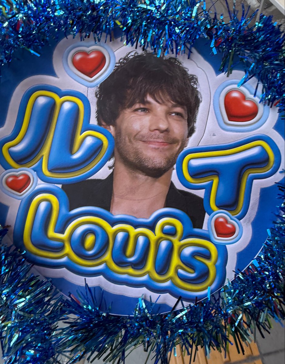 ily_1d_13's tweet photo. 初めてうちわを作ったー！！
不器用だからこれが限界😭
けどめちゃ可愛い〜❤️ https://t.co/ucHefglcVN