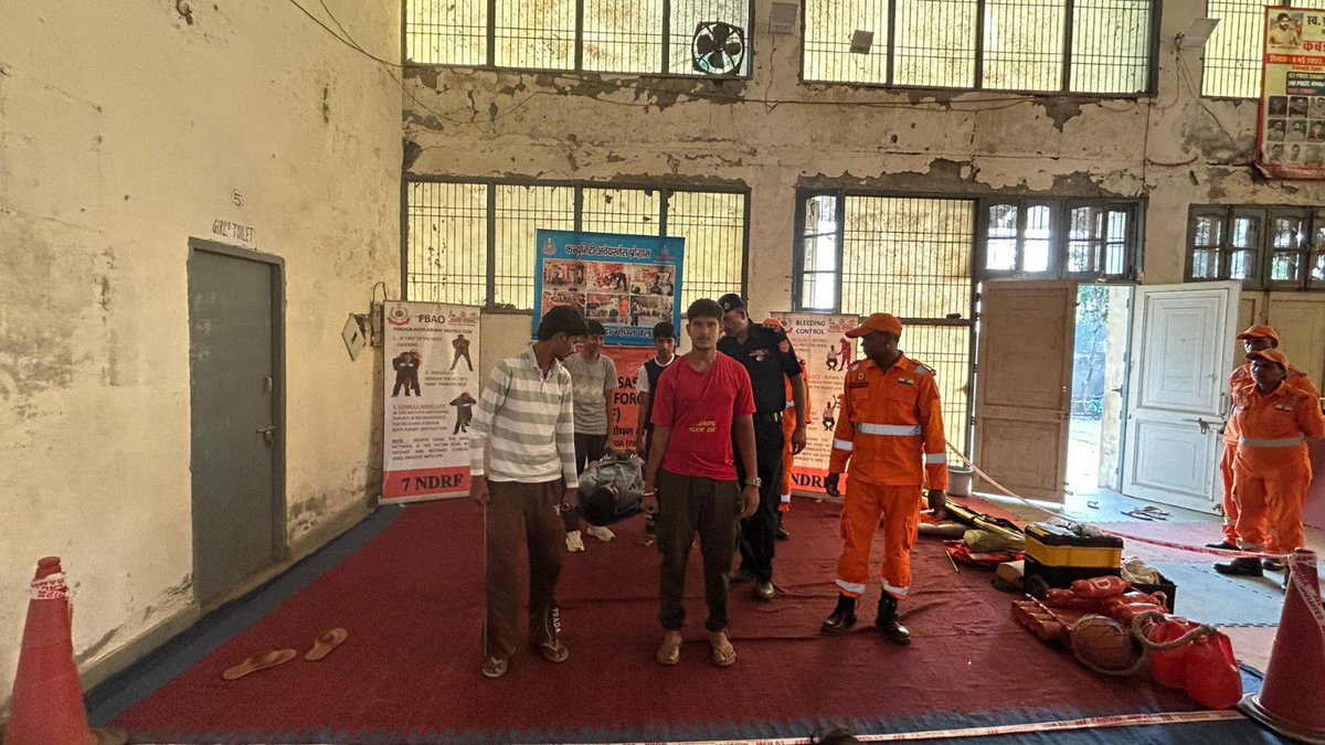 07NDRF's tweet photo. #7Bn NDRF conducted a Community Awareness Programme (CAP) at Village Bhagal, Kaithal(HR) enhancing community awareness on disaster preparedness, safety measures and emergency response. #NDRF @ndmaindia https://t.co/7EtpM0UIMh