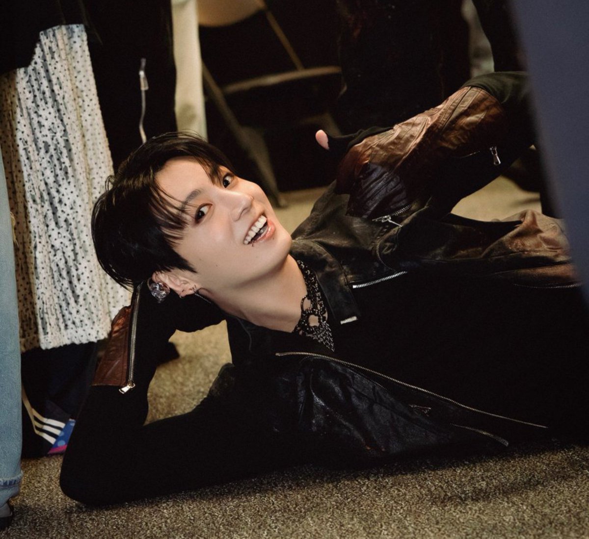 pjmIesviu's tweet photo. Confirmamos que está es la foto más tierna de Jungkook, su sonrisita mírenlo 🤏 https://t.co/QVLtYNfhta