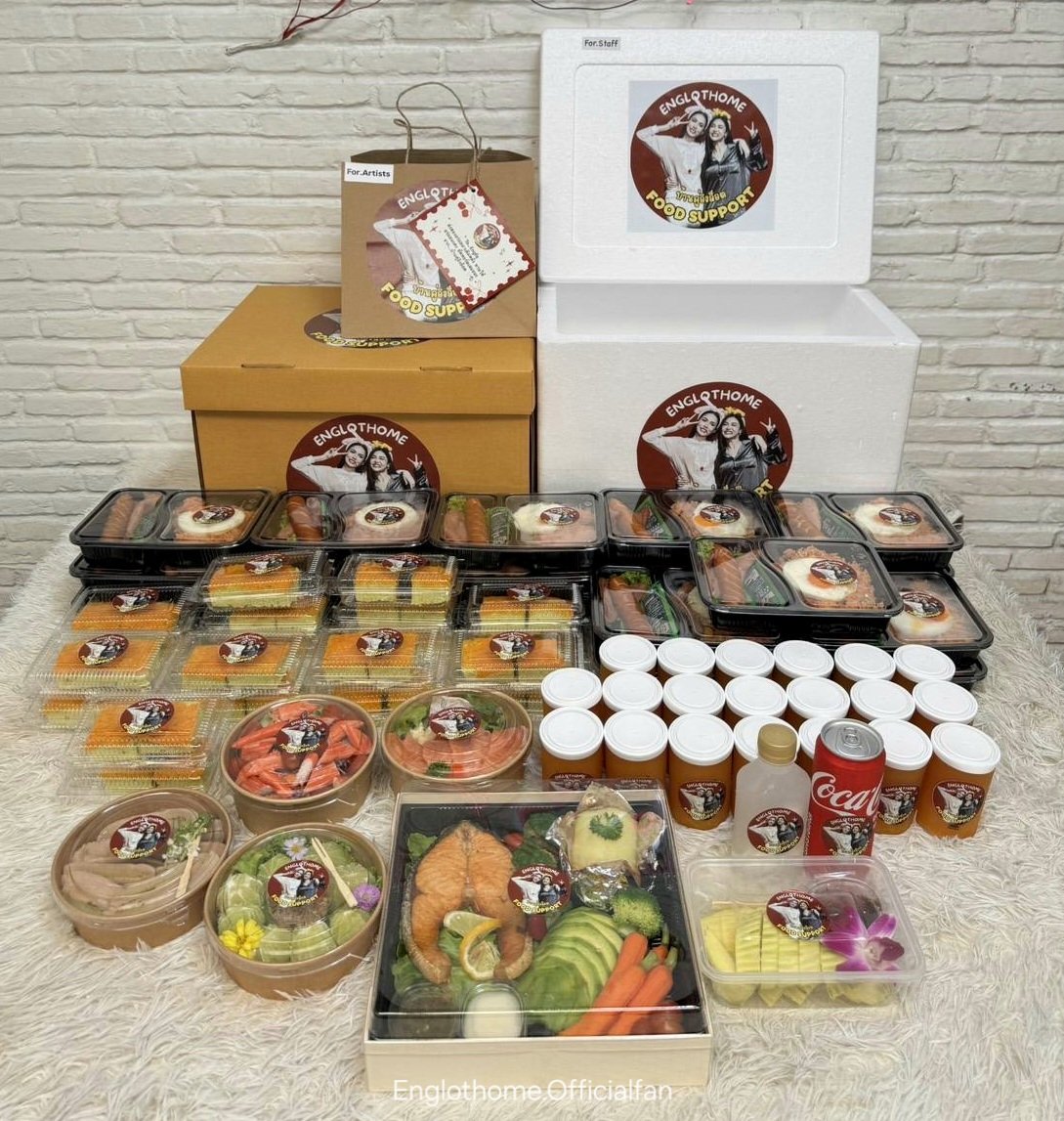 Englothome's tweet photo. ทาง #บ้านคู่อิงล็อต ได้ส่ง Food Support ให้ “อิงฟ้า วราหะ” และทีมงานวันปิดกองถ่ายภาพยนตร์ Lady Bee ทานให้อร่อยนะคะ 💘✨

- American fired rice 
- Foi tong cake  
- น้ำส้มคั้น

#LadyBee 
#อิงฟ้ามหาชน #EngfaWaraha ​
#อิงล็อต #englot​ #บ้านคู่อิงล็อต  
@EWaraha https://t.co/G2KJFU49O1