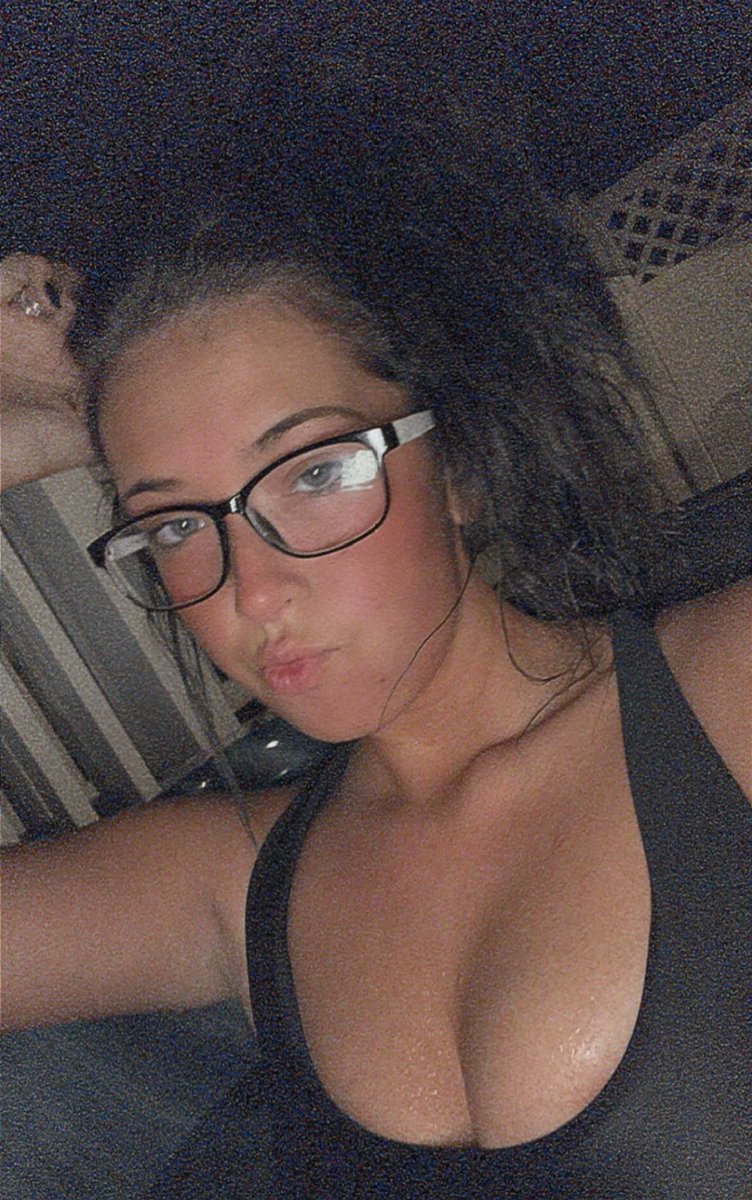 XMan641287's tweet photo. Cuck sent his gf in, send in your gf/sis/ex https://t.co/J0Low0ckaU