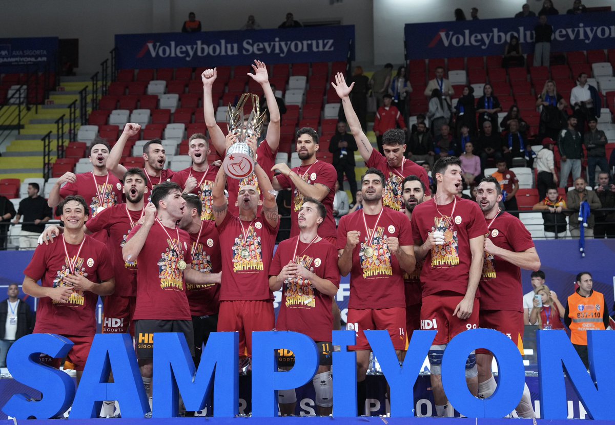 GalatasaraySK's tweet photo. Günaydın #Galatasaray Ailesi https://t.co/fUNxVRhTtu