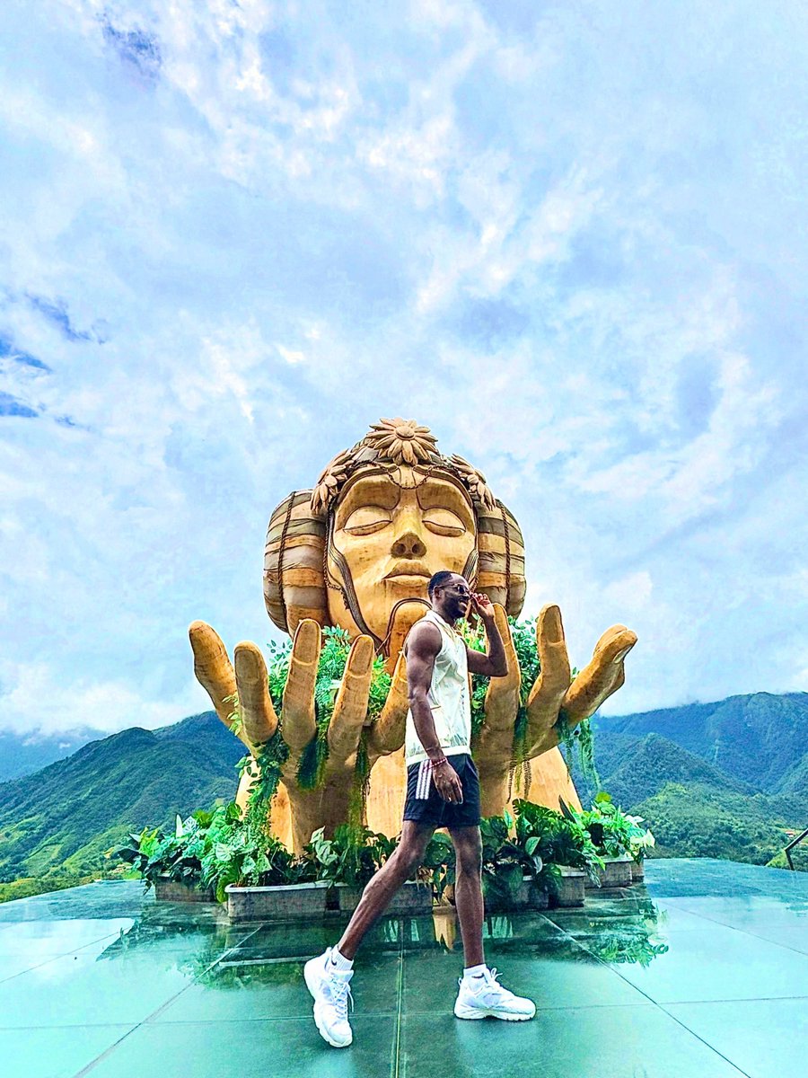 Letiitanr's tweet photo. Moana Sapa, inauguré en 2021 à Lao Cai, est un parc pensé pour les réseaux sociaux. Sa statue géante de Moana, haute de 6 mètres, semble émerger de la brume face aux montagnes du Hoàng Liên Sơn. https://t.co/YUzD6GeB4M