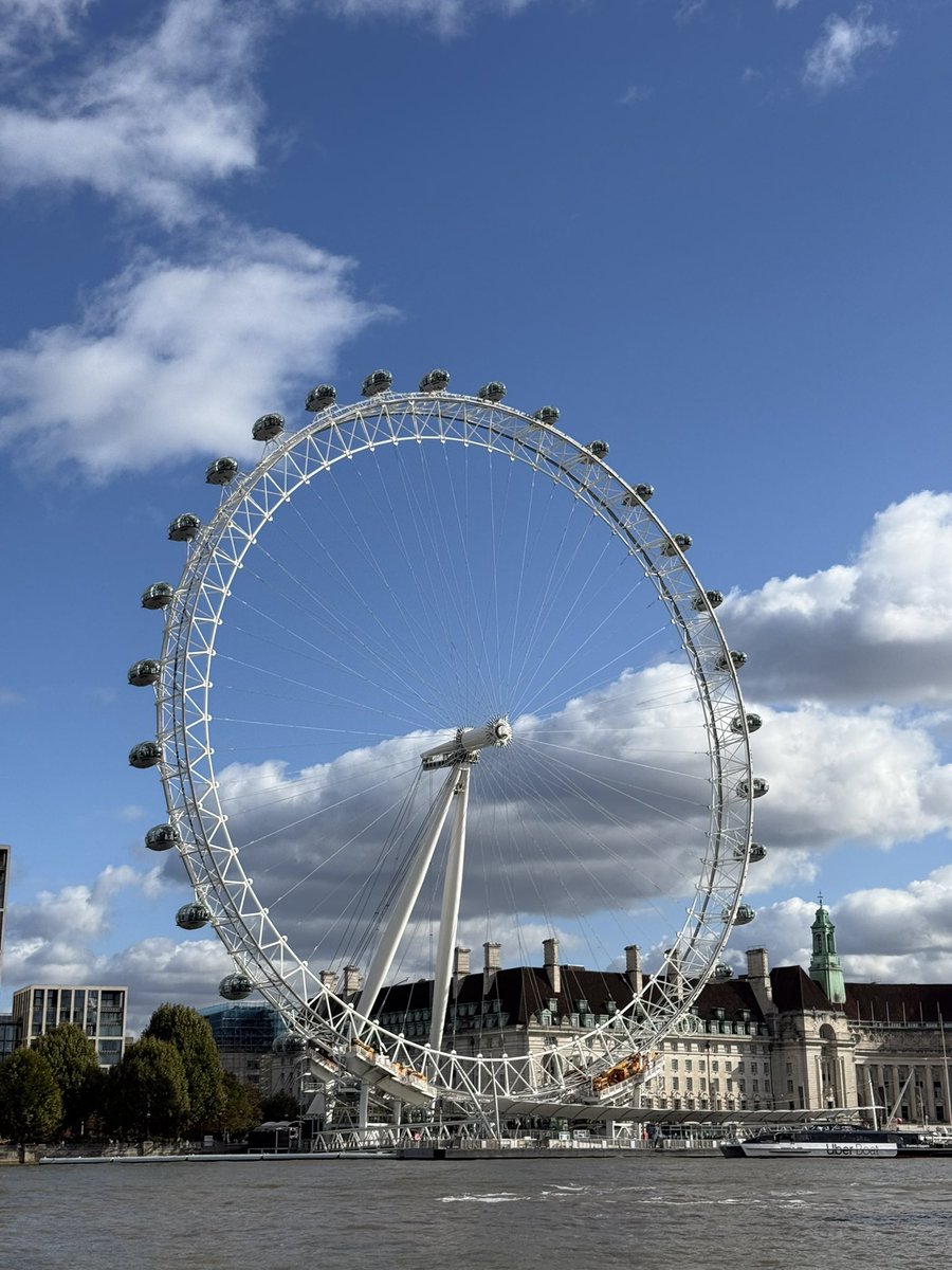 JohnTitor9211's tweet photo. Great weather in London https://t.co/nHnw7OVQq9