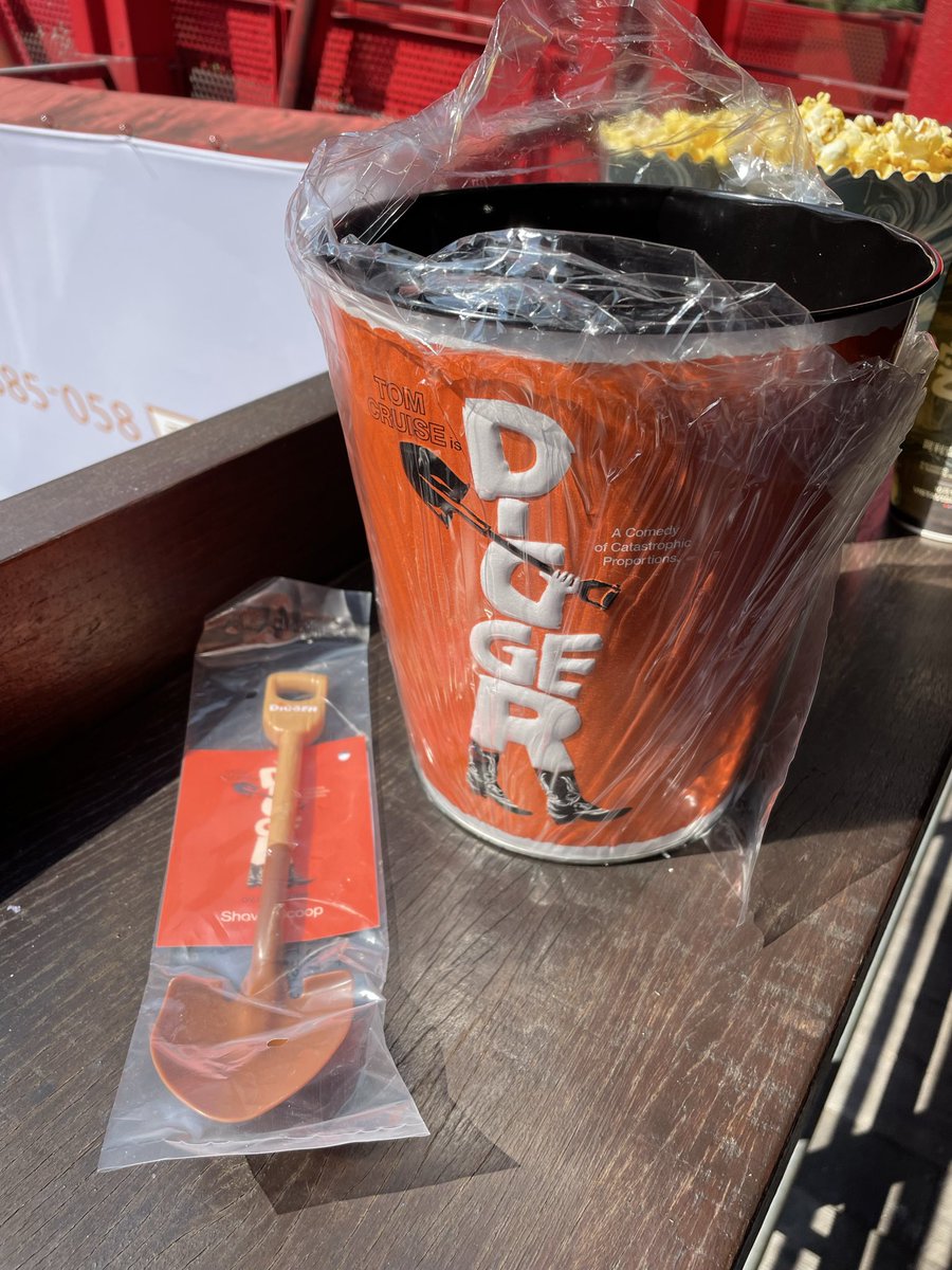 emo_machine's tweet photo. 🪏Digger 威秀影城的爆米花套餐🍿 https://t.co/z7UPn4g8n5