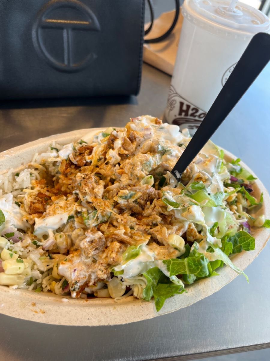 bossbabejass's tweet photo. Chipotle LOVERS 😍 https://t.co/8gcnGVCw14