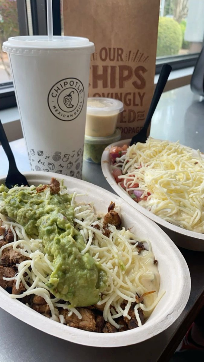bossbabejass's tweet photo. Chipotle LOVERS 😍 https://t.co/8gcnGVCw14