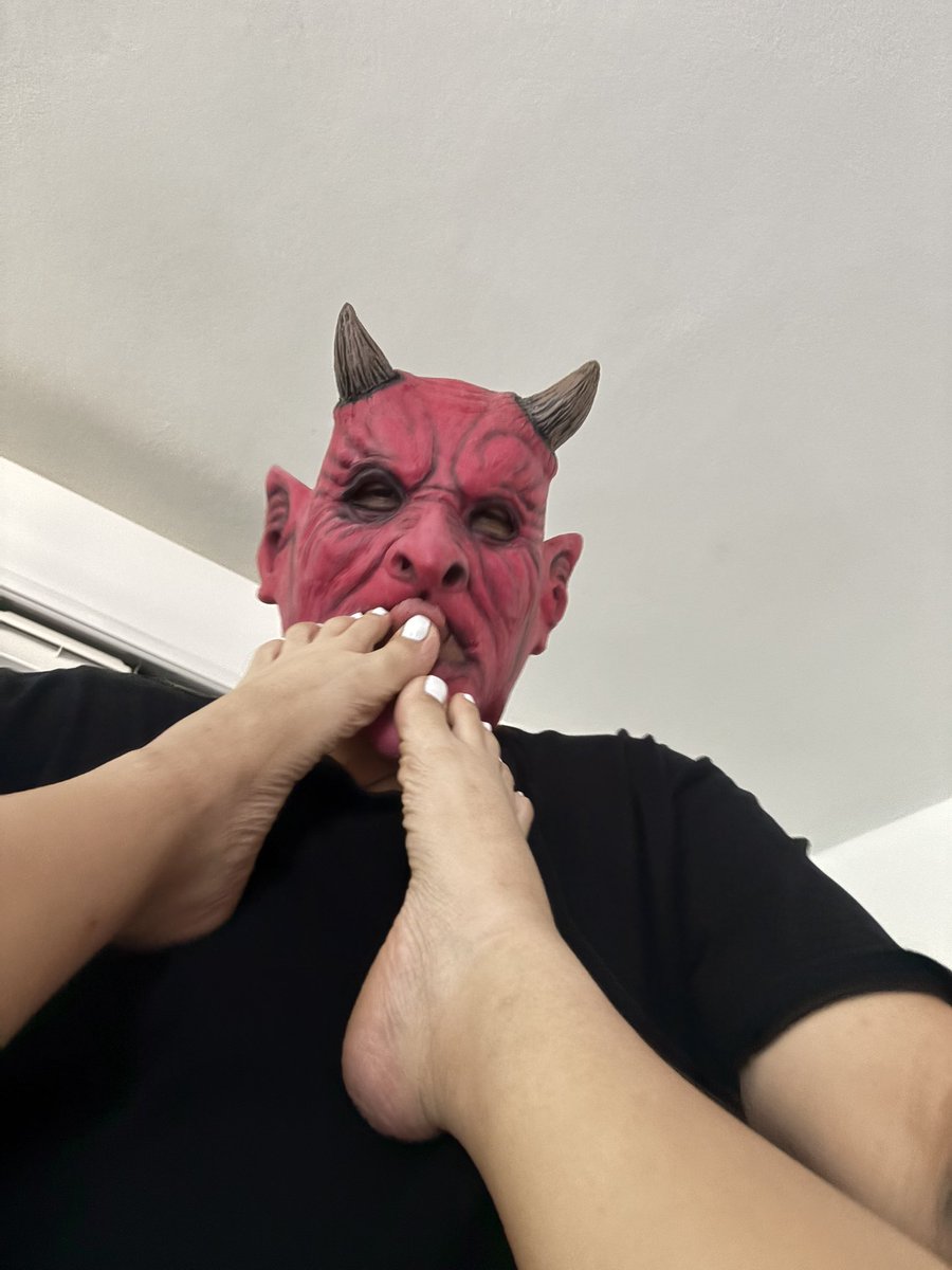 JLCDN129's tweet photo. No es lo mismo llamar al diablo, que hacerlo VENIR 🤭🤣💦😈🍆 https://t.co/P72sRp75Xq