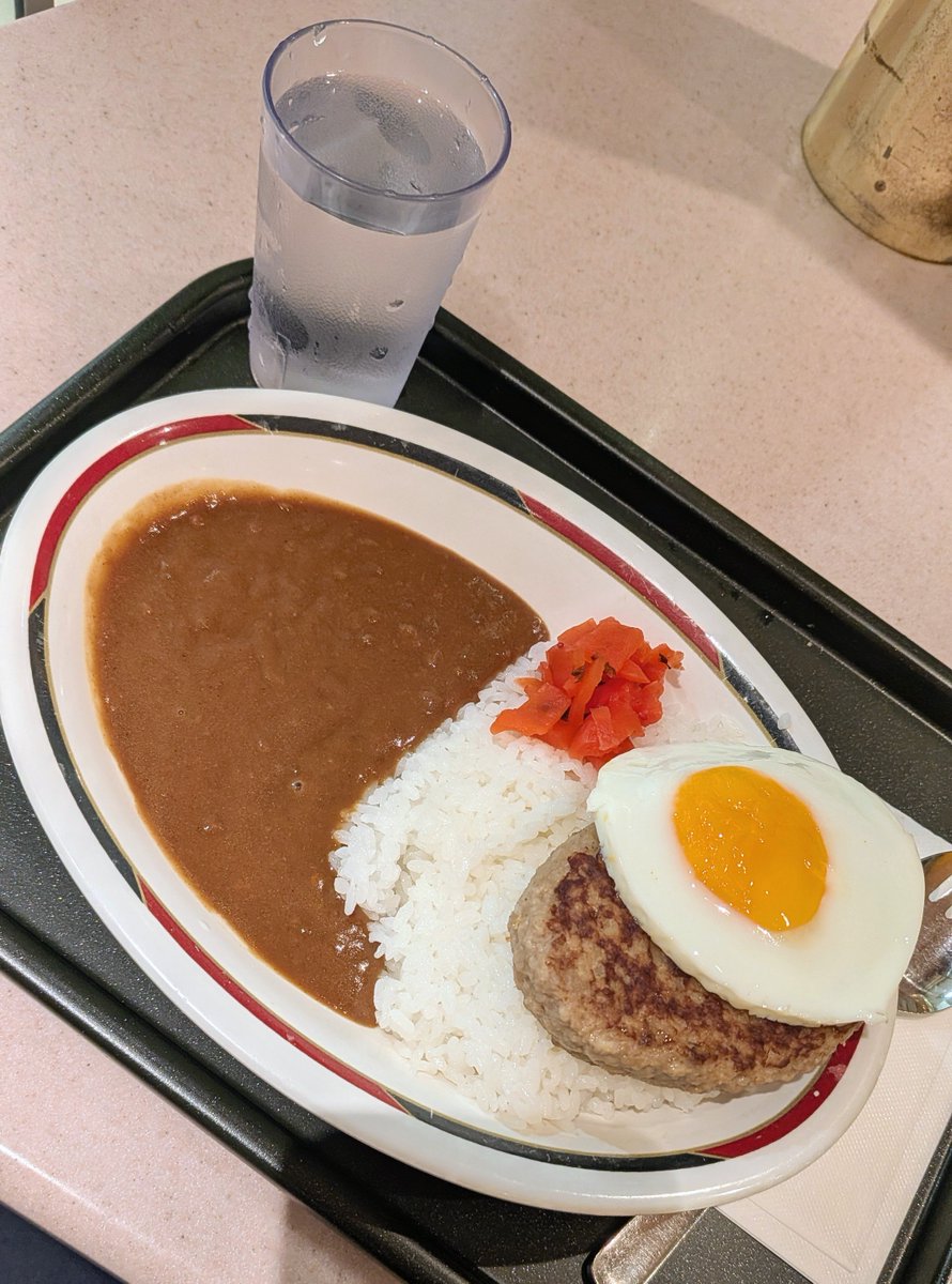 cregeimokenpi's tweet photo. 東京駅 カレーショップ「アルプス」
ハンバーグカレー
目玉焼きのってて700円！ https://t.co/WTXNtmsCuz