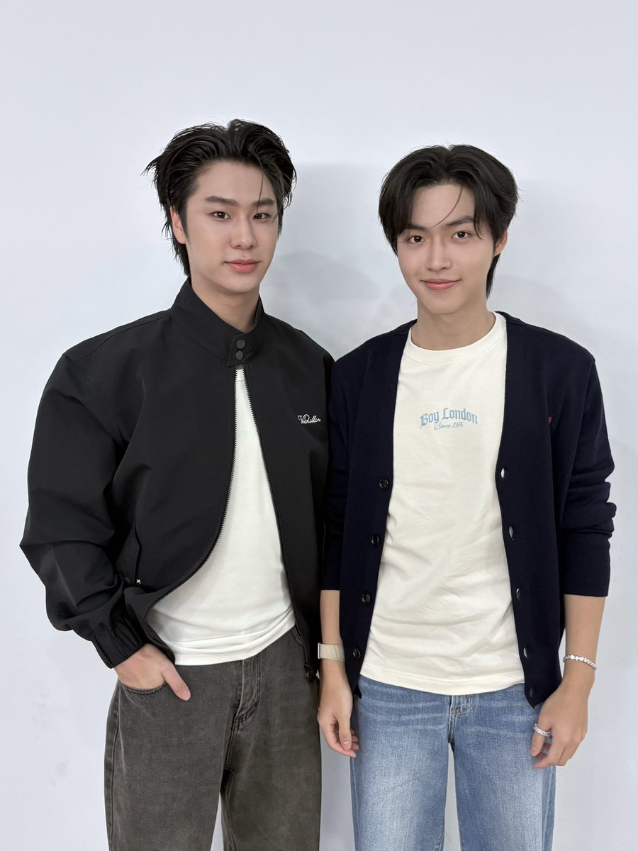 GMMTV's tweet photo. [LIVE] พูดคุยซีรีส์กับ “ลูค-มิค” จากงาน GMMTV FANIVAL 2026 : Happy Family  #GoodBoySeriesLIVE

YouTube : https://t.co/rrOiYjhudm
TikTok : https://t.co/X87A6lB1MZ

“จิรภัทรจะเป็นเด็กดี Good Boy Series” 🥇🌟
ทุกวันอาทิตย์ เวลา 20:30 ���. ทางช่อง GMM25 
และเวลา 21:30 น. รับชมย้อนหลังที่แรกได้ทาง Viu เท่านั้น 
#GoodBoySeries

GMMTV FANIVAL 2026 : Happy Family 🎪 
🗓️ 1-13 OCTOBER 2026
📍 Union Hall, Union Mall
🎟️ FREE ENTRY
#GMMTVFANIVAL2026HappyFamily
#GMMTV
@lukepeemsan @mickmetas
