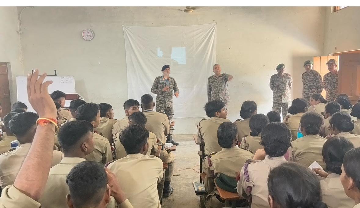 ProDefLko's tweet photo. SHAPE YOUR FUTURE. SERVE THE NATION. JOIN THE INDIAN ARMY! 

Addressing enthusiastic NCC Cadets of 65 UP Bn NCC during their CATC at  Madhav Sarvoday College, Rani Ganj, Ayodhya, they were encouraged to transform the values of discipline, leadership, courage and patriotism imbibed through NCC into a distinguished career of service to the Nation. Over 500 students were in attendance.

A world of opportunities to join as an Agniveer, Agniveer WMP and various other entries to embrace the challenge of soldiering and uphold the proud traditions of the Indian Army were briefed to them.

They were also briefed on  opportunities to become a Commissioned Officer and lead from the front with honour, integrity and courage.

Cadets with outstanding record during the camp were also felicitated and encouraged to do well.

A strong mesage of commitment to duty, honour and service to the nation through the uniform was delivered to the budding aspirants 🇮🇳

#NCC #IndianArmy #Agniveer #WomenMilitaryPolice #JoinIndianArmy #NationFirst