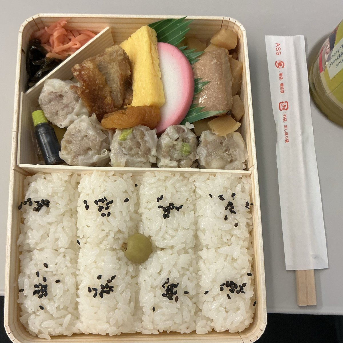 rovholic's tweet photo. 今日はこちらで移動です

久しぶりのシウマイ弁当が美味しい😋 https://t.co/S2VcFNqwq3