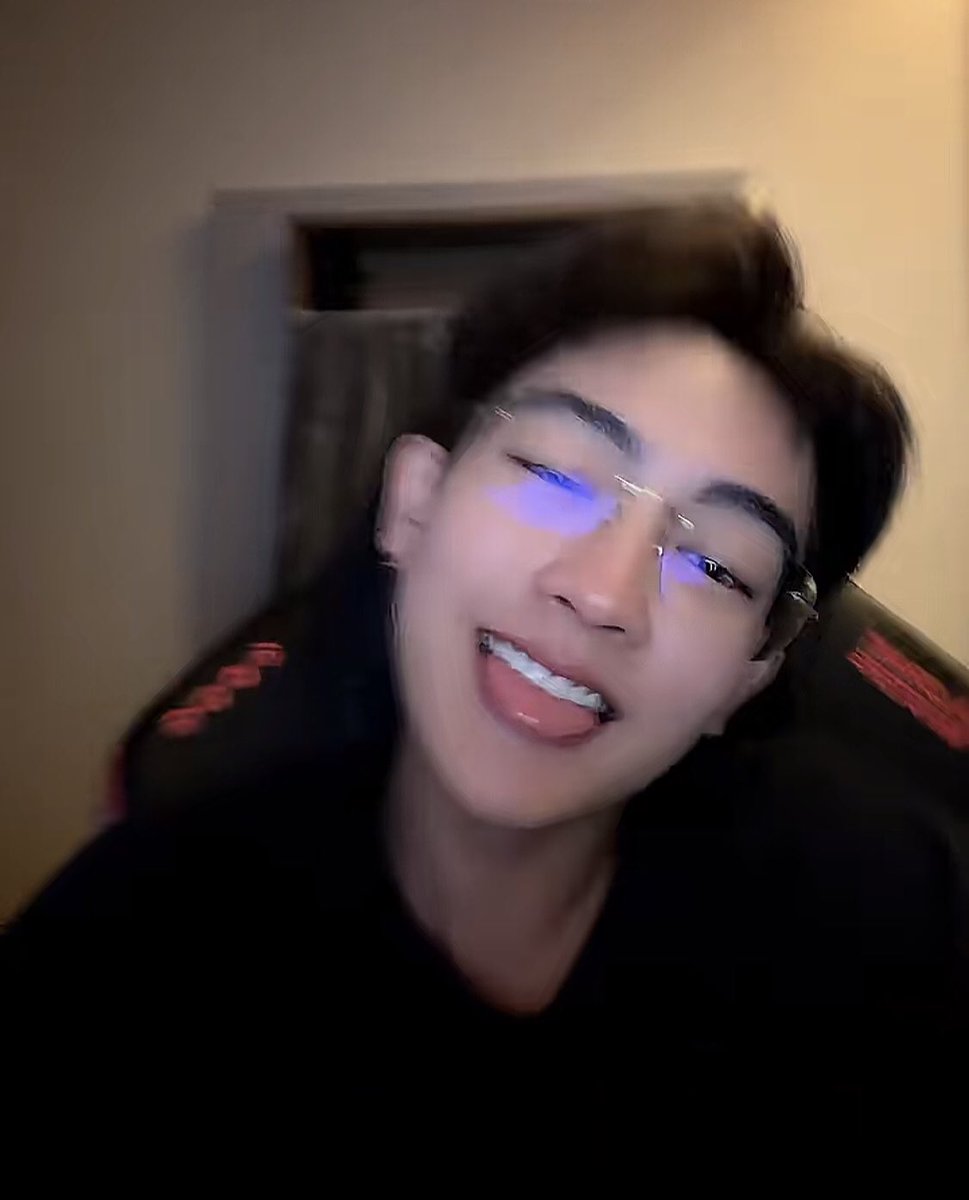 boobabychuu's tweet photo. ☑️ หล่อ น่ารัก ขี้เล่น
☑️ เล่นเกมเก่ง
☑️ ยิ้มสวย ยิ้มหวาน
☑️ เต้นเก่ง ร้องเพลงเพราะ

พอจะไปตรงสเปคใครบ้างมั้ยค้ะ😻 https://t.co/wQXIuSDpkA
